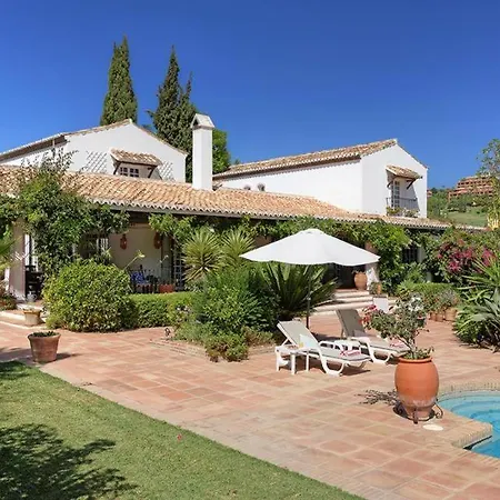 Bel-air Sleeps 10 With Pool Air Con And Wifi * Estepona