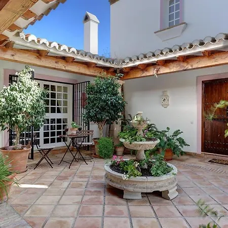Bel-air Sleeps 10 With Pool Air Con And Wifi * Estepona