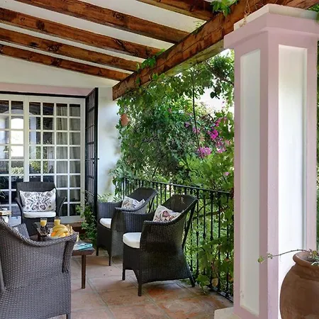Bel-air Sleeps 10 With Pool Air Con And Wifi * Estepona