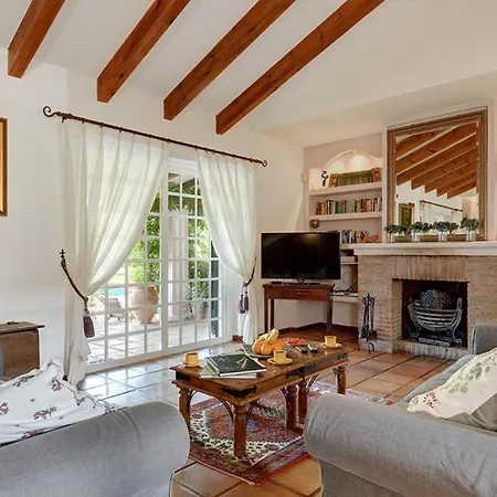 Bel-air Sleeps 10 With Pool Air Con And Wifi * Estepona
