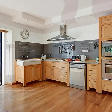 Bel-air Sleeps 10 With Pool Air Con And Wifi *