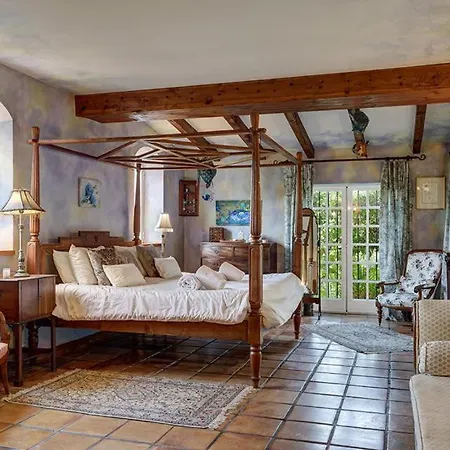 Bel-air Sleeps 10 With Pool Air Con And Wifi Villa