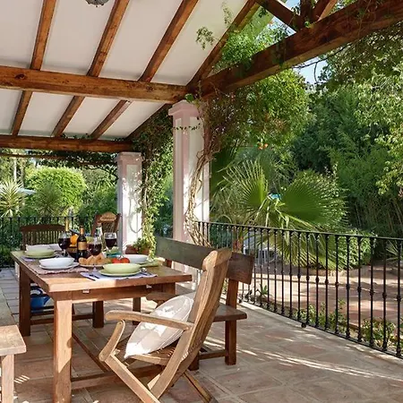 Bel-air Sleeps 10 With Pool Air Con And Wifi Villa