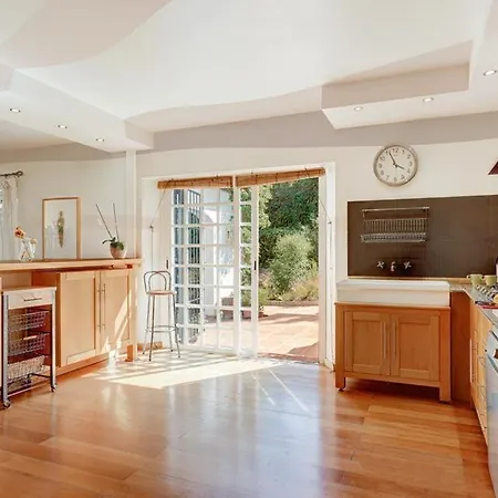 Bel-air Sleeps 10 With Pool Air Con And Wifi Estepona